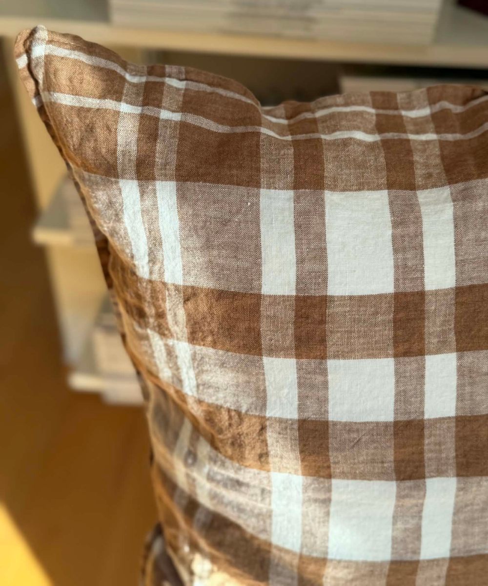 Linge Particulier Putetrekk Lin Coffee Checks 50×50 - Image 4