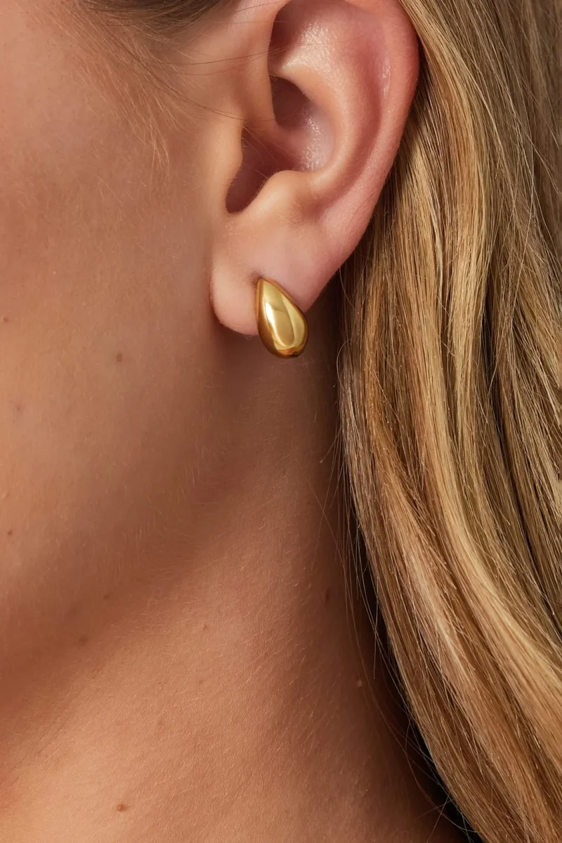 HELLO LOVELY DROPLET STUDS – kirurgisk stål, sølv eller 14K gullbelagt - Image 2